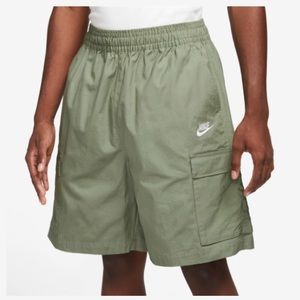 NIKE | men’s green cargo style sport shorts SZ medium